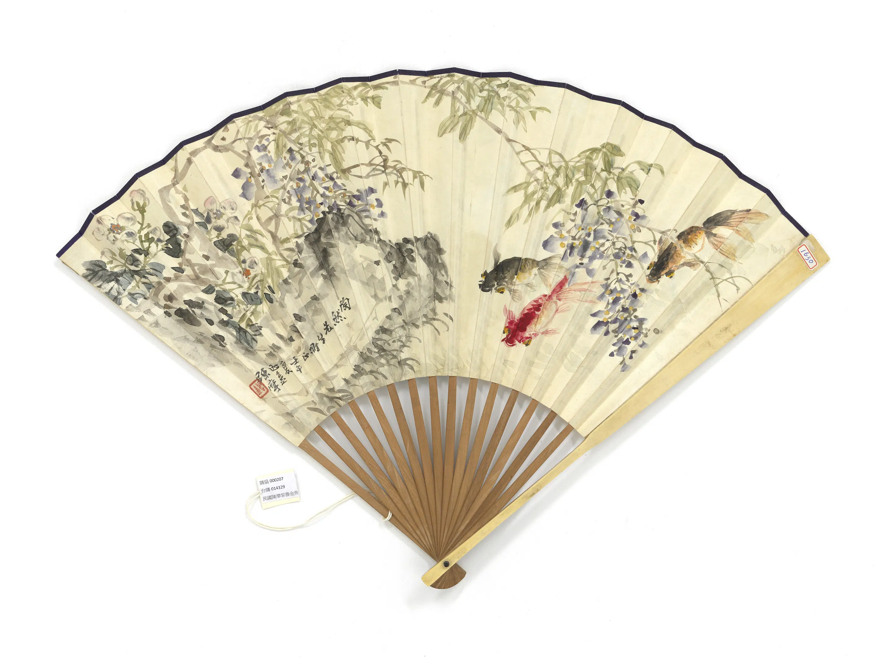清代【金梦石】《陈摩紫藤金鱼赵云壑袁培基陈摩合作花鸟-成扇》