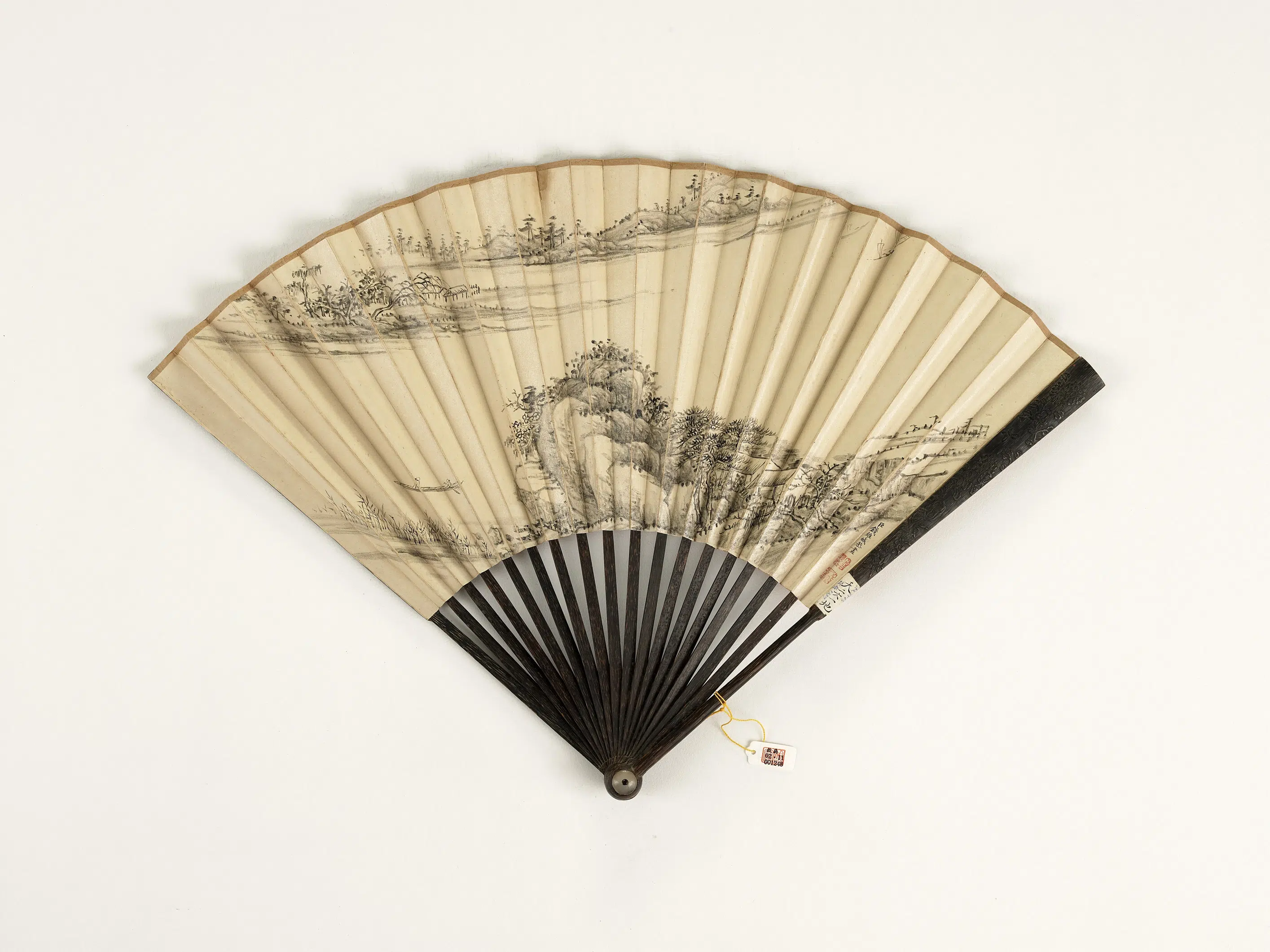 清代【钱汝诚钱维城】《书乾隆御制玉盘谣钱维城画山水-成扇》