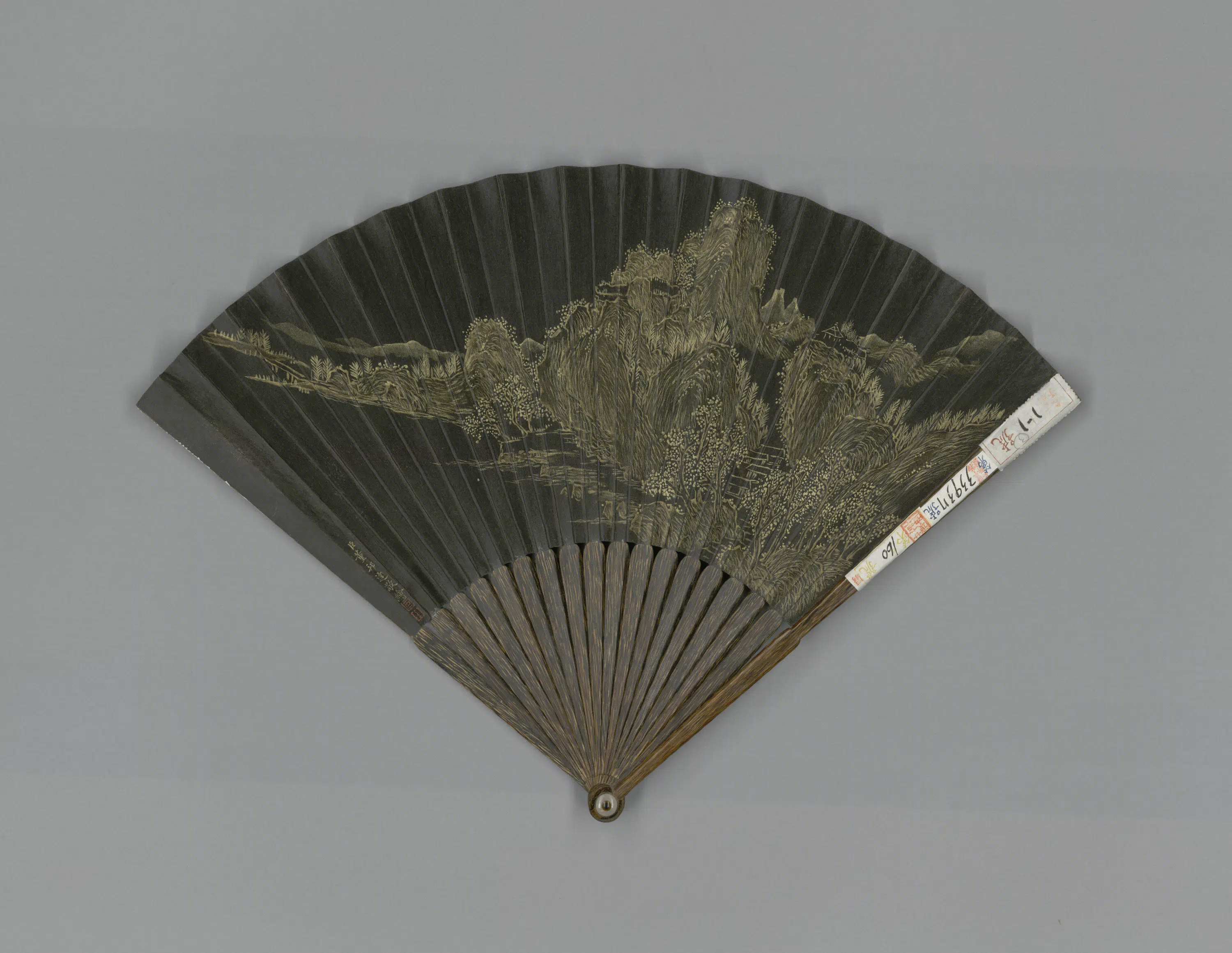 清代【董邦达】《画山水钱陈群书蕃甲行成扇》