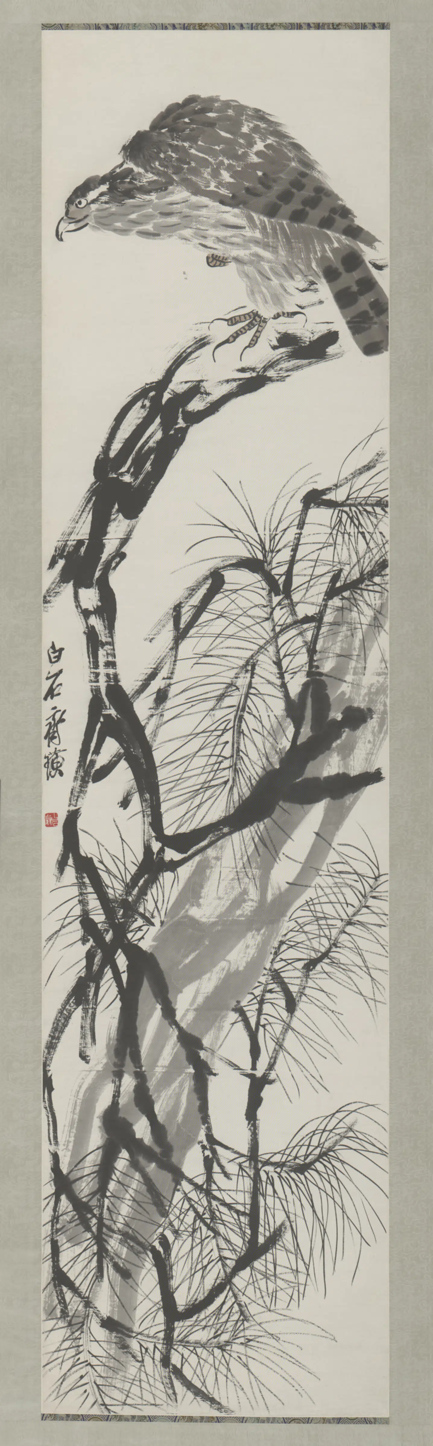 近现代【齐白石】《松鹰轴》