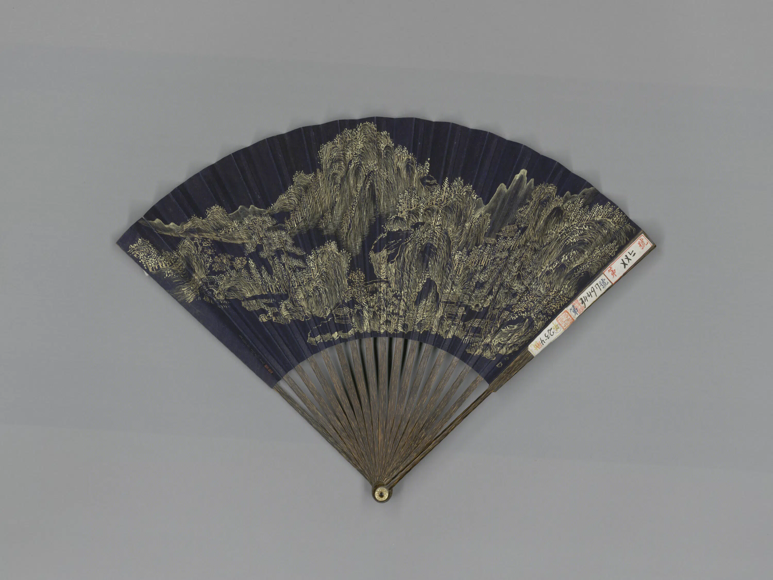 清代【董邦达】《画山水钱汝诚咏侧理纸诗成扇》