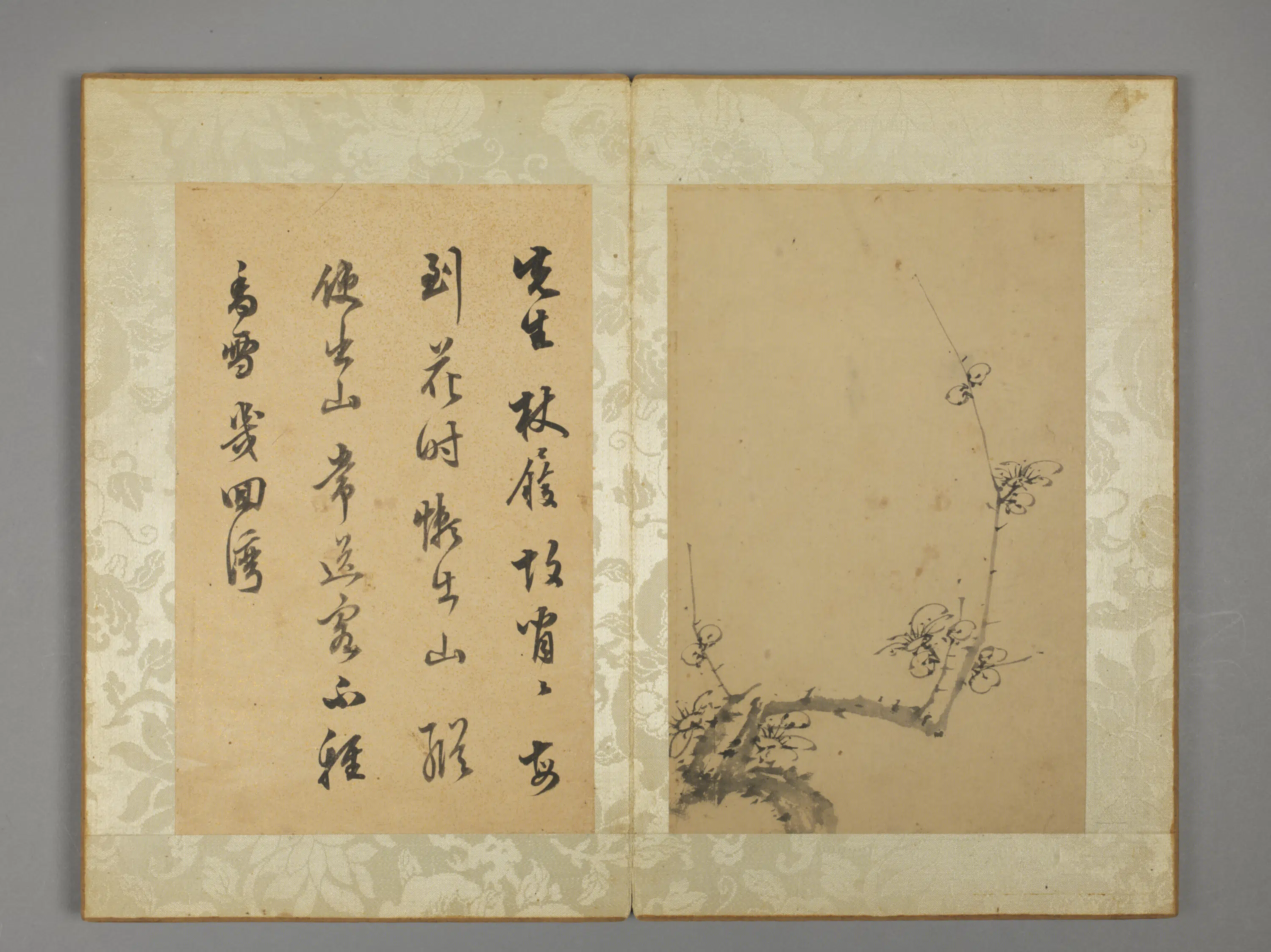 明朝【陈继儒】《梅花对题图册-7开》 第3张 明朝【陈继儒】《梅花对题图册-7开》 第3张