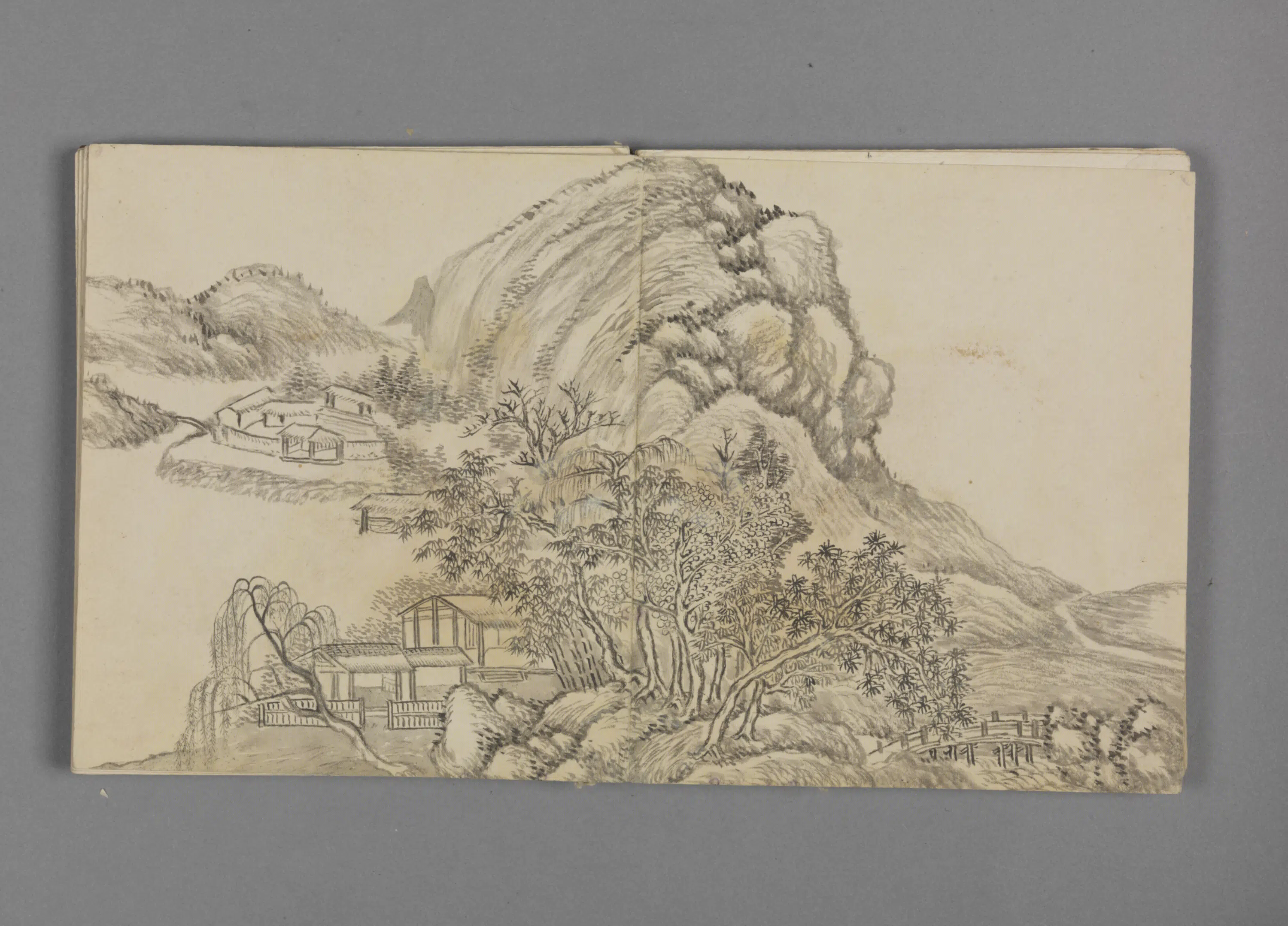 清代【董邦达】《山水册-1（8开）》 第2张