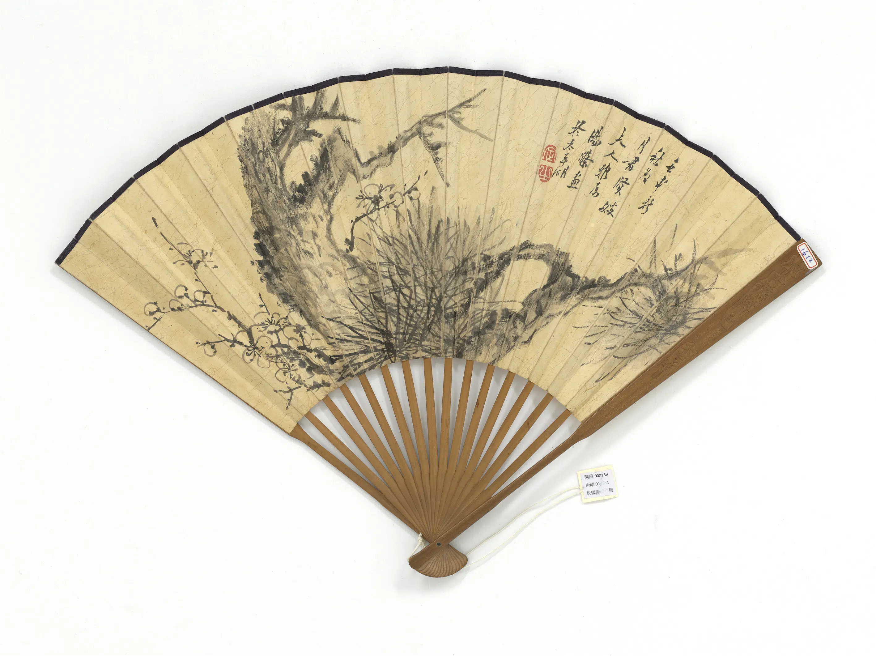 民国【汤涤】《松梅朱骄行楷书苏轼水调歌头暨辛弃疾太常引-成扇》 第1张 民国【汤涤】《松梅朱骄行楷书苏轼水调歌头暨辛弃疾太常引-成扇》 第1张