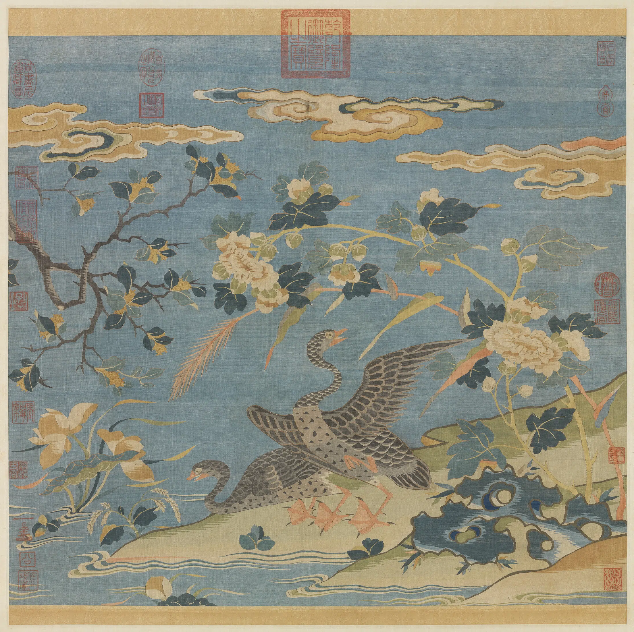 宋朝【佚名】《宋缂丝芙蓉双雁图轴》