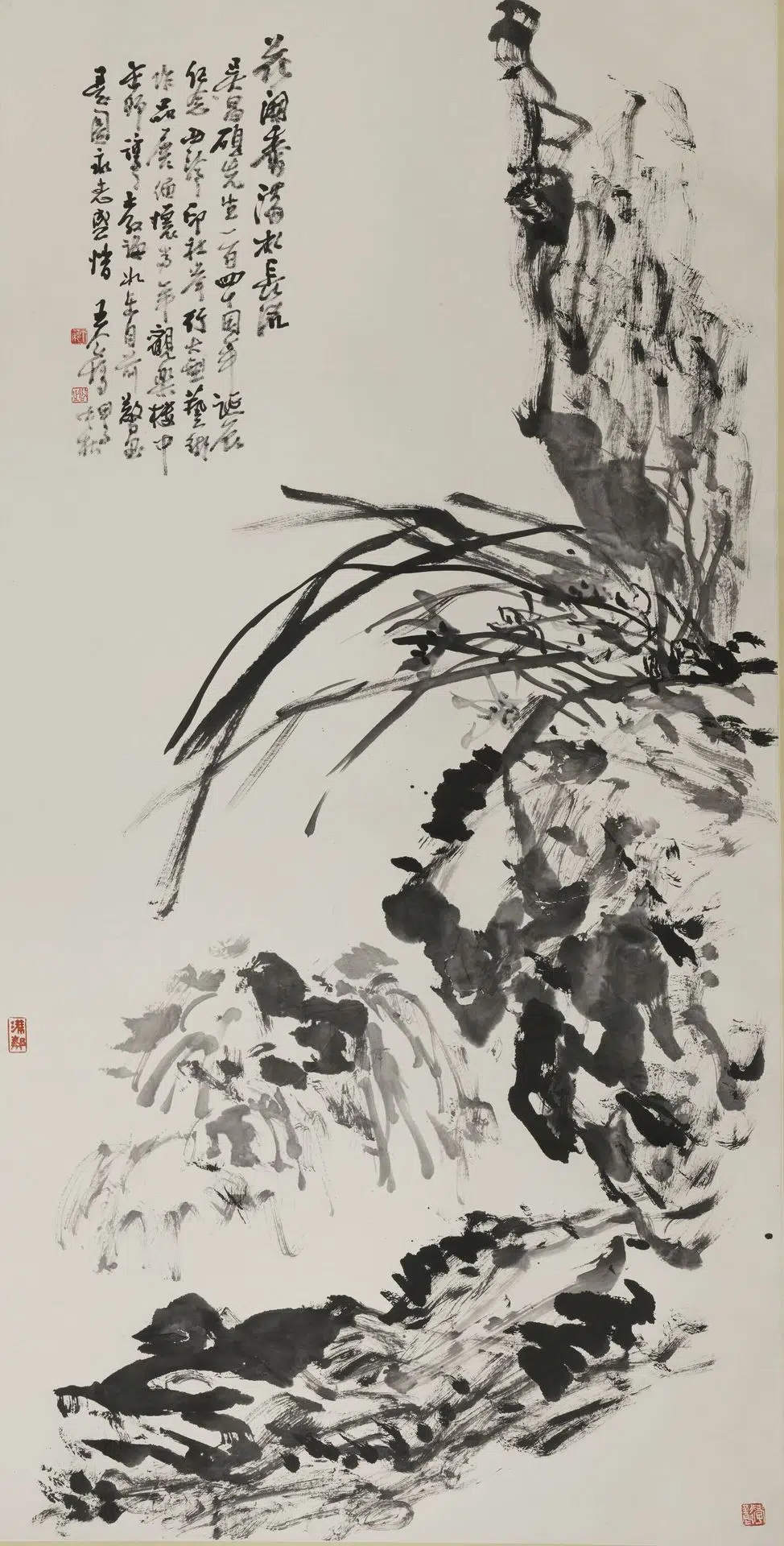 近现代【王个簃】《花开香满水长流轴》