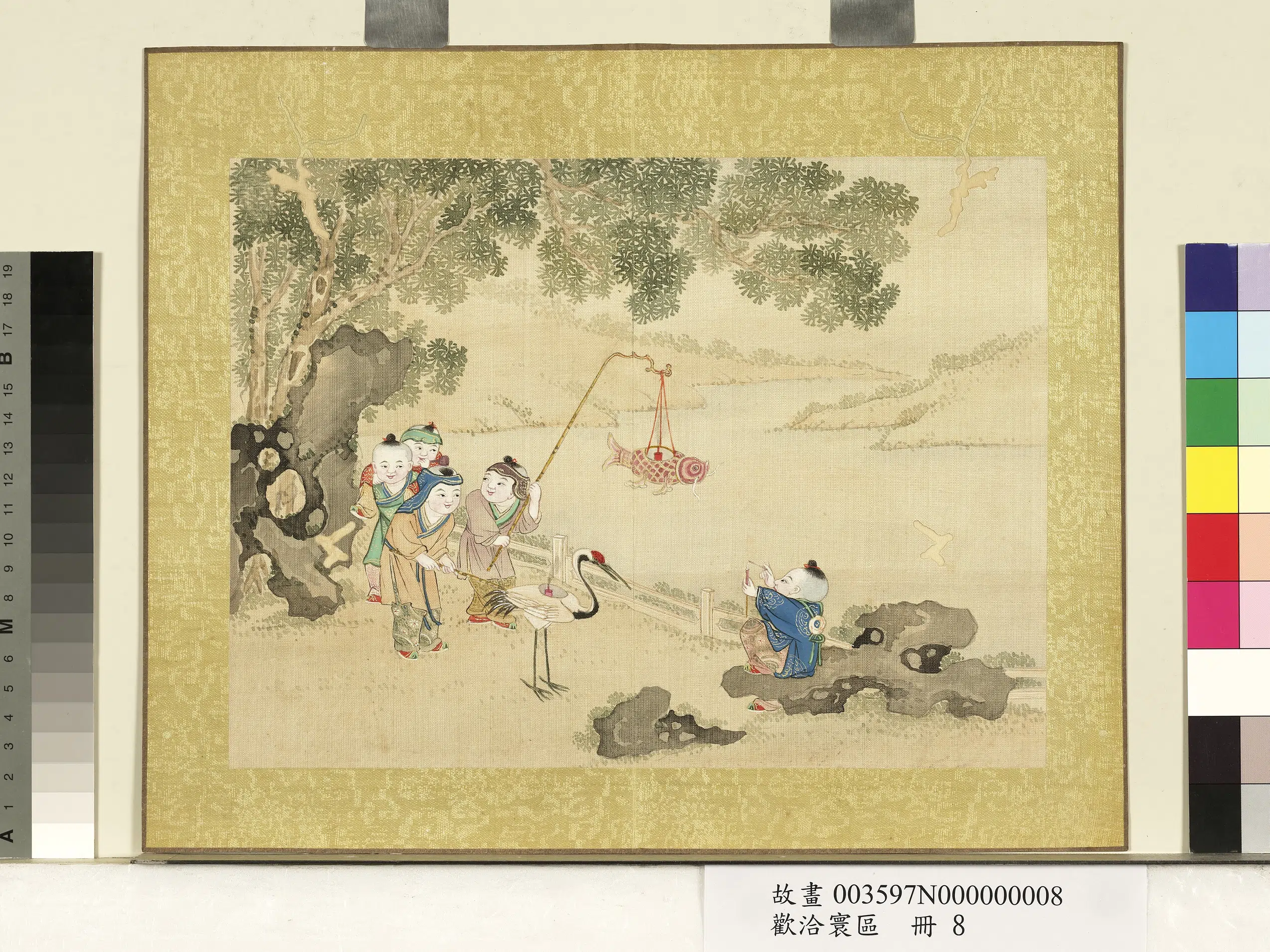 清朝【佚名】《欢洽寰区册-鱼鹤双灯》