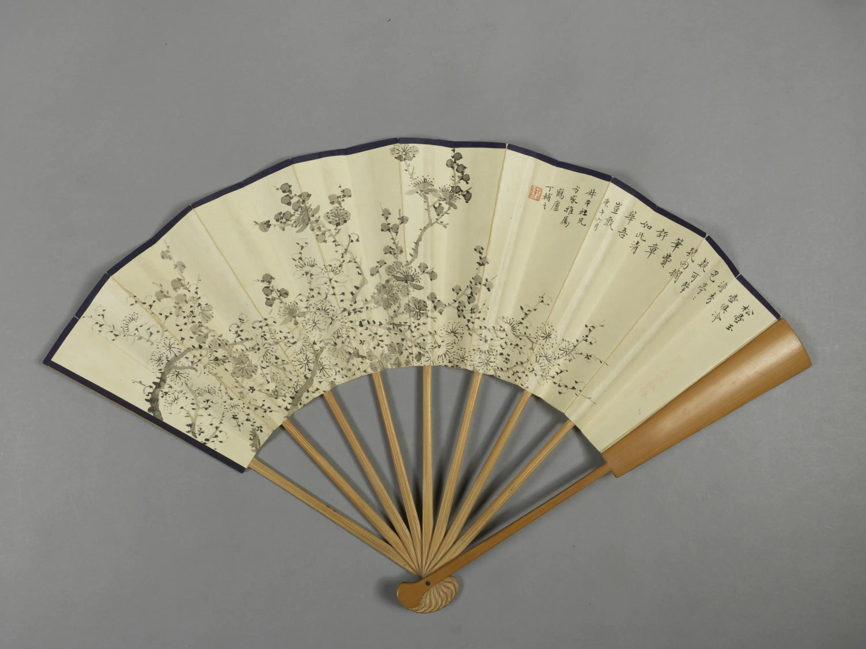 近代【丁仁】《画梅花邵长光行书成扇》