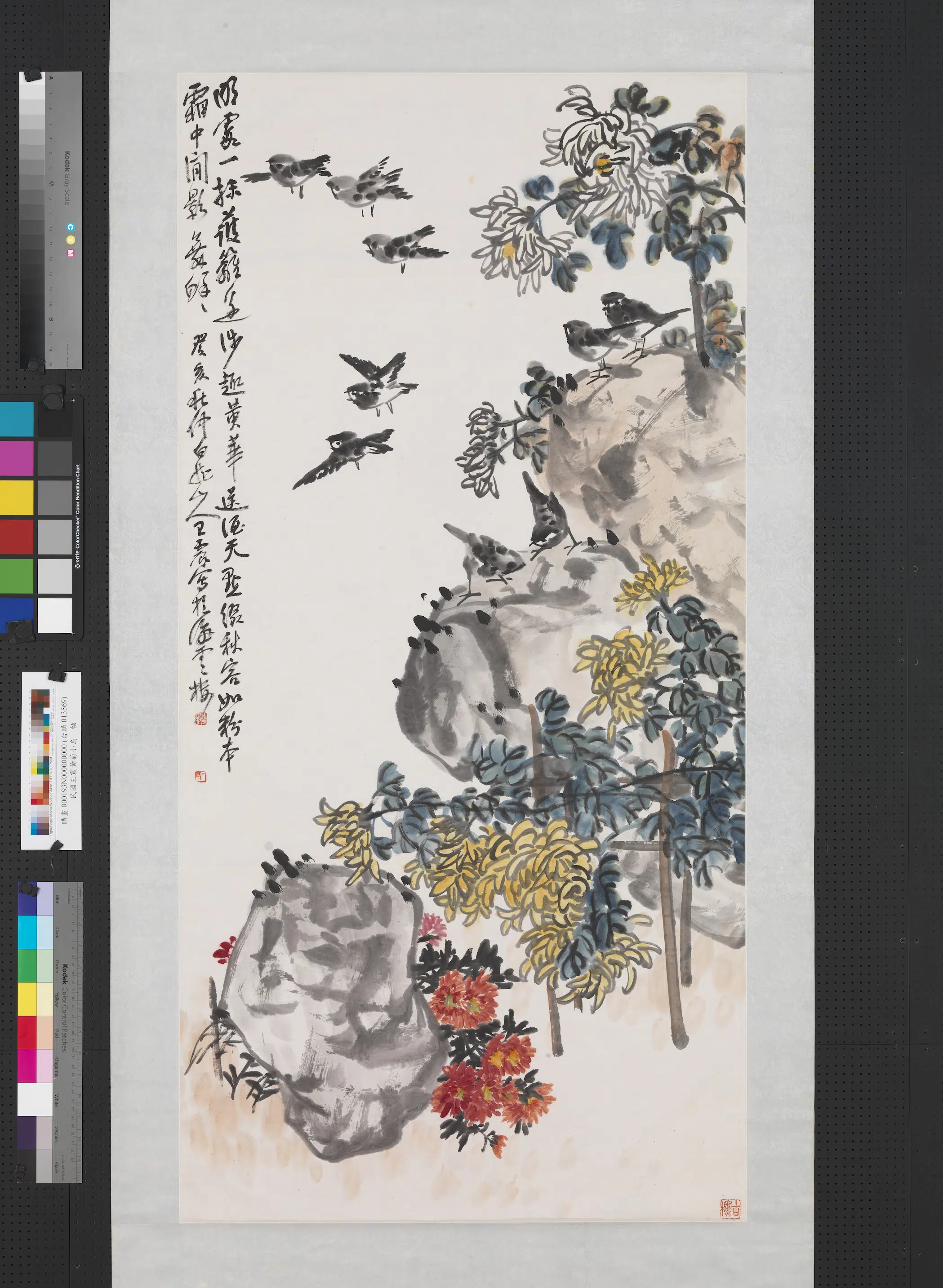 清代【王震】《黄菊小鸟图轴》