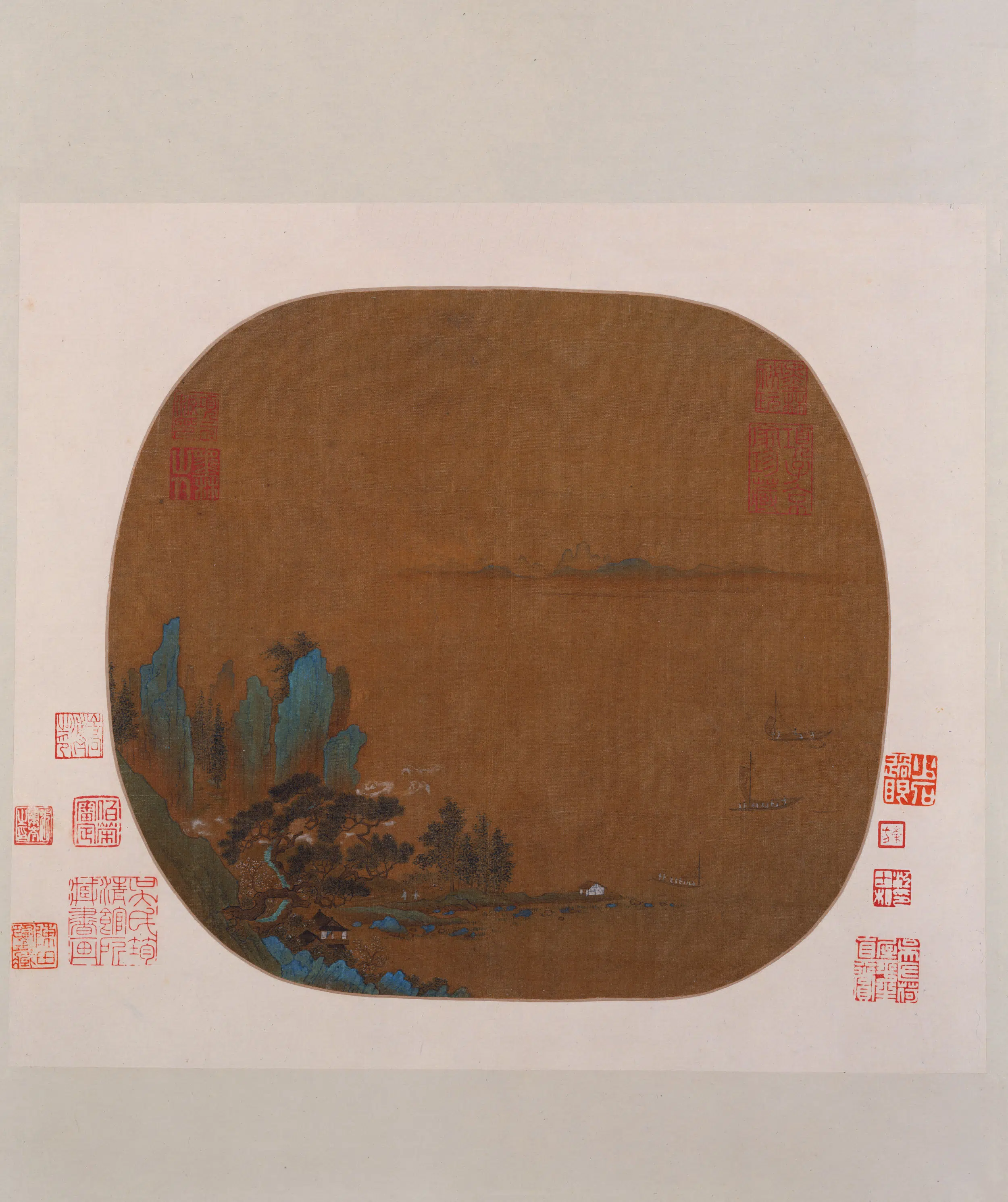 南宋【佚名】《澄江碧岫图纨扇页》