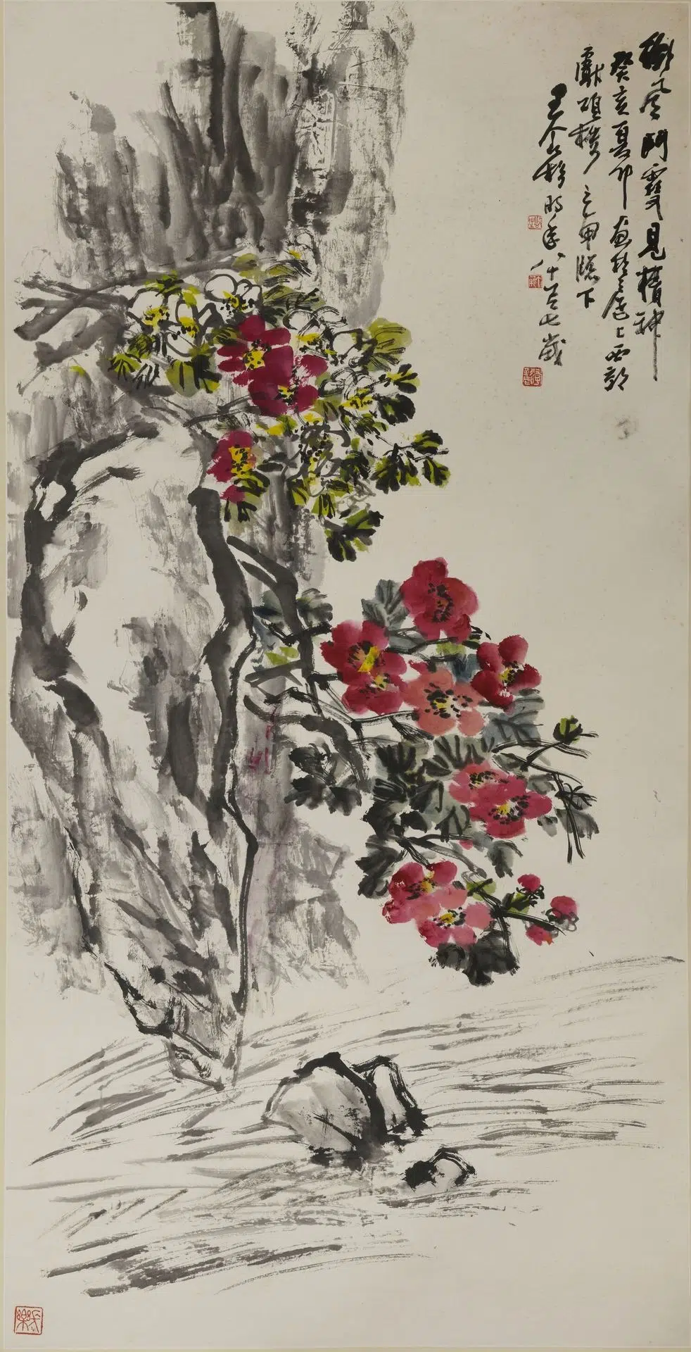 近现代【王个簃】《茶花石轴》 第1张