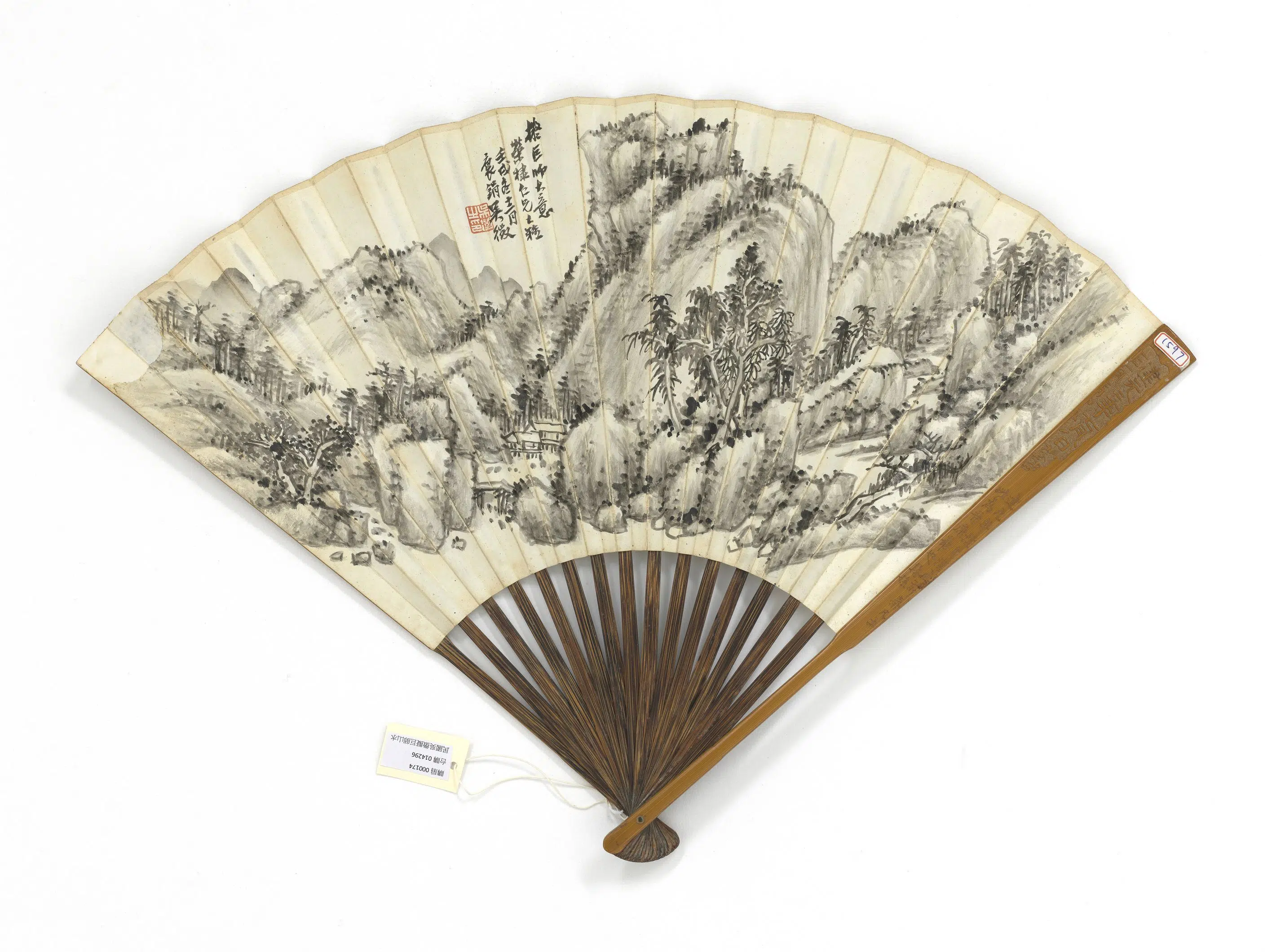 五代南唐【巨然】《拟山水并行书苏轼题跋图-成扇》