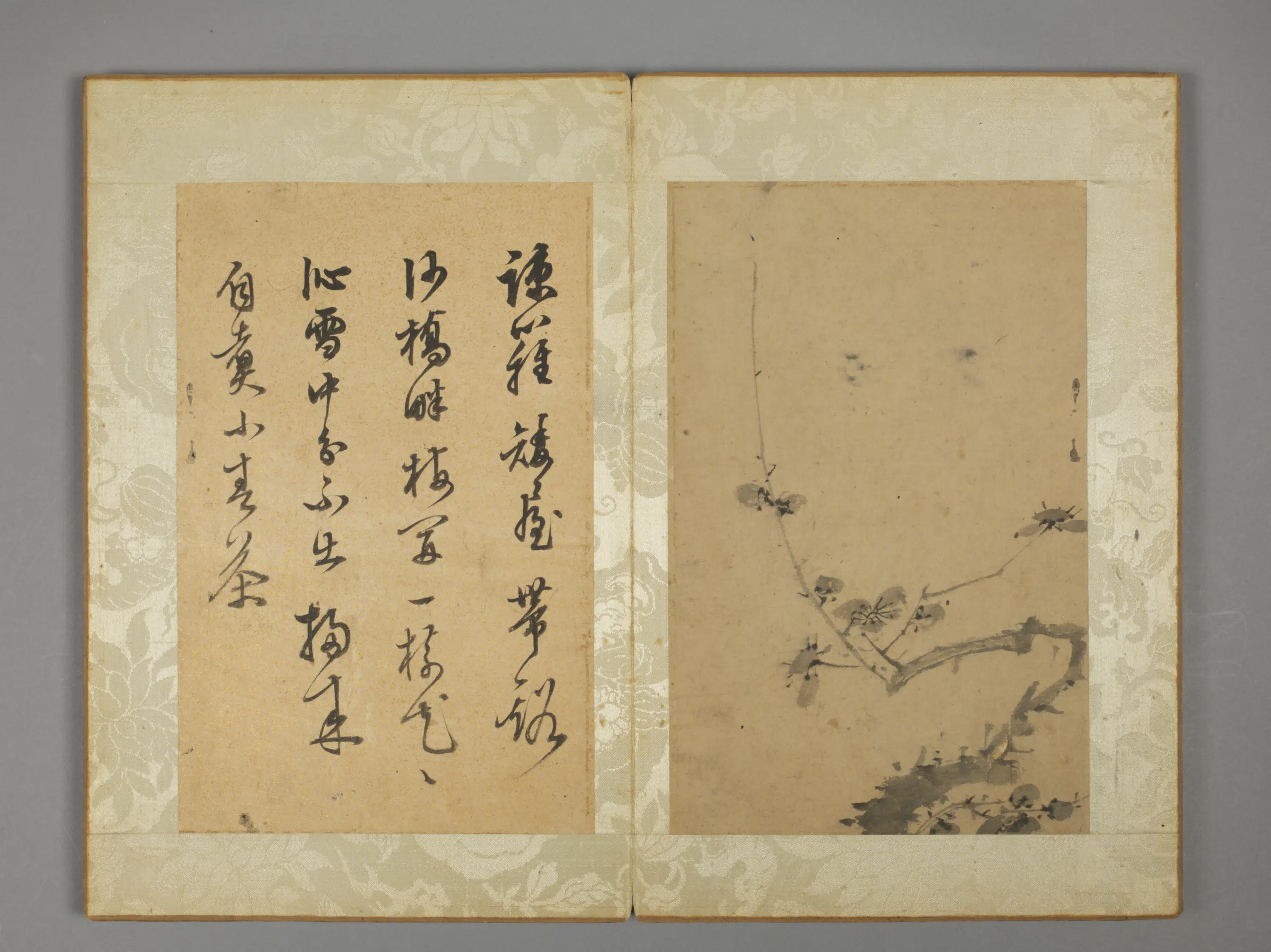 明朝【陈继儒】《梅花对题图册-7开》 第5张 明朝【陈继儒】《梅花对题图册-7开》 第5张