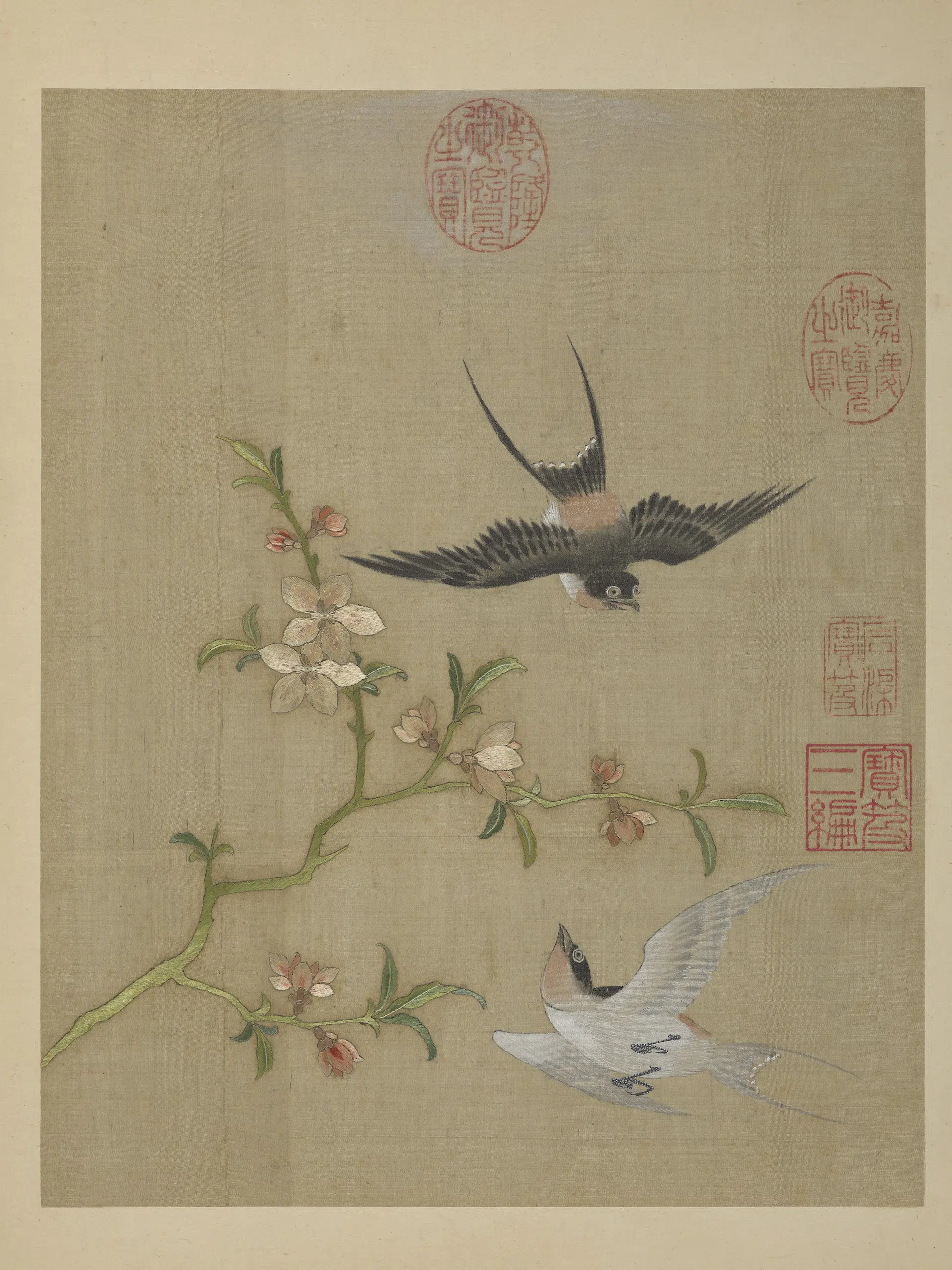 《绣绘花鸟册-桃花春燕》