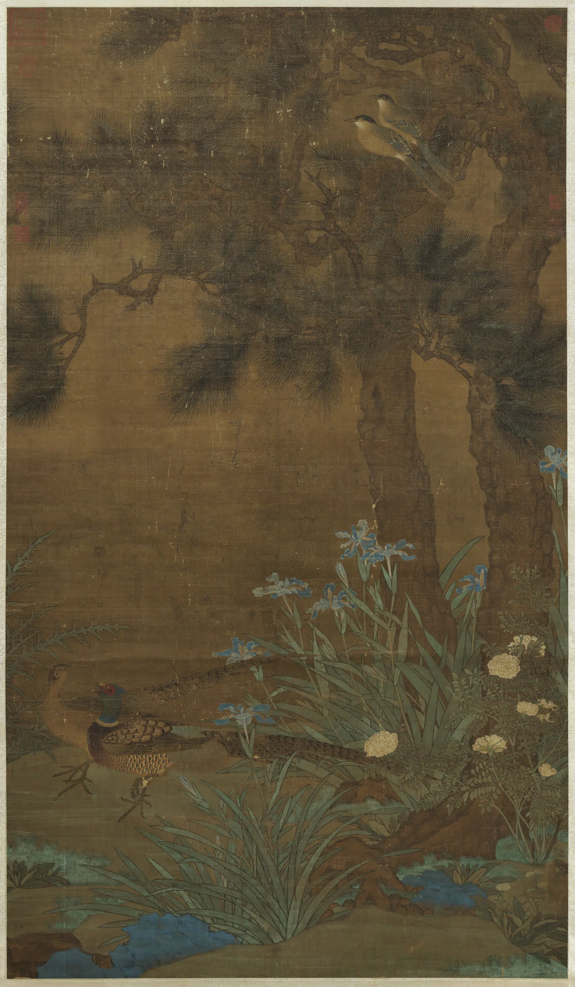 宋代《宋人画双松花鸟图轴》