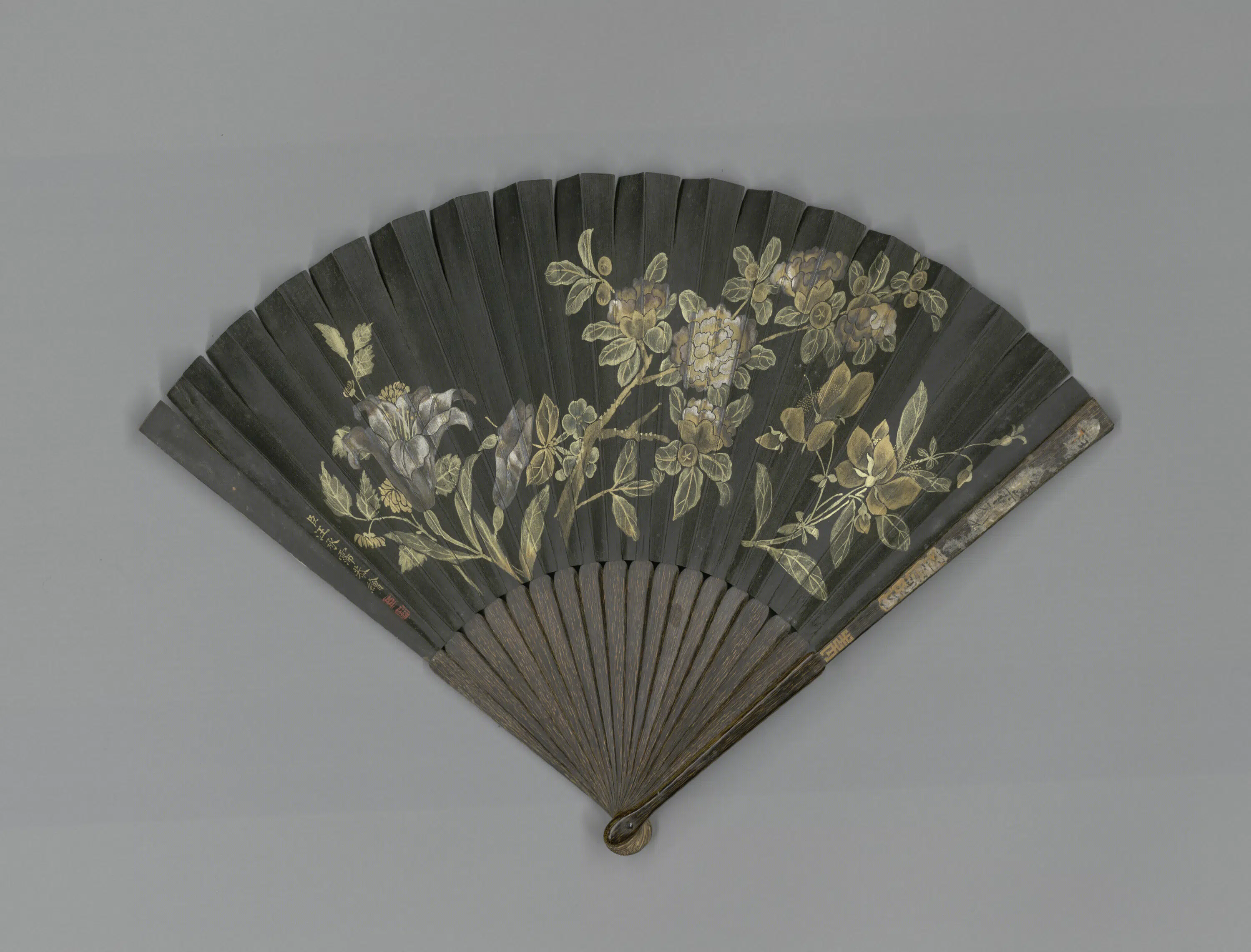 清代【汪承霈】《画花卉并书御制诗成扇》