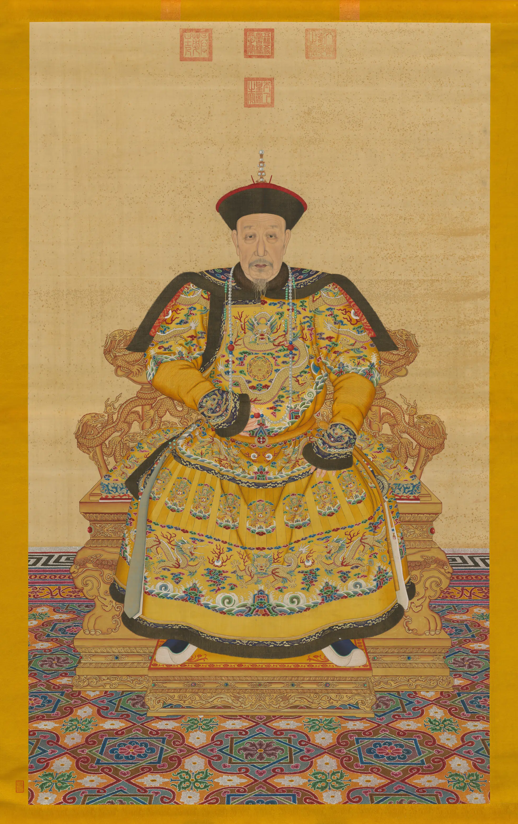 清代【郎世宁】《乾隆老年朝服像》