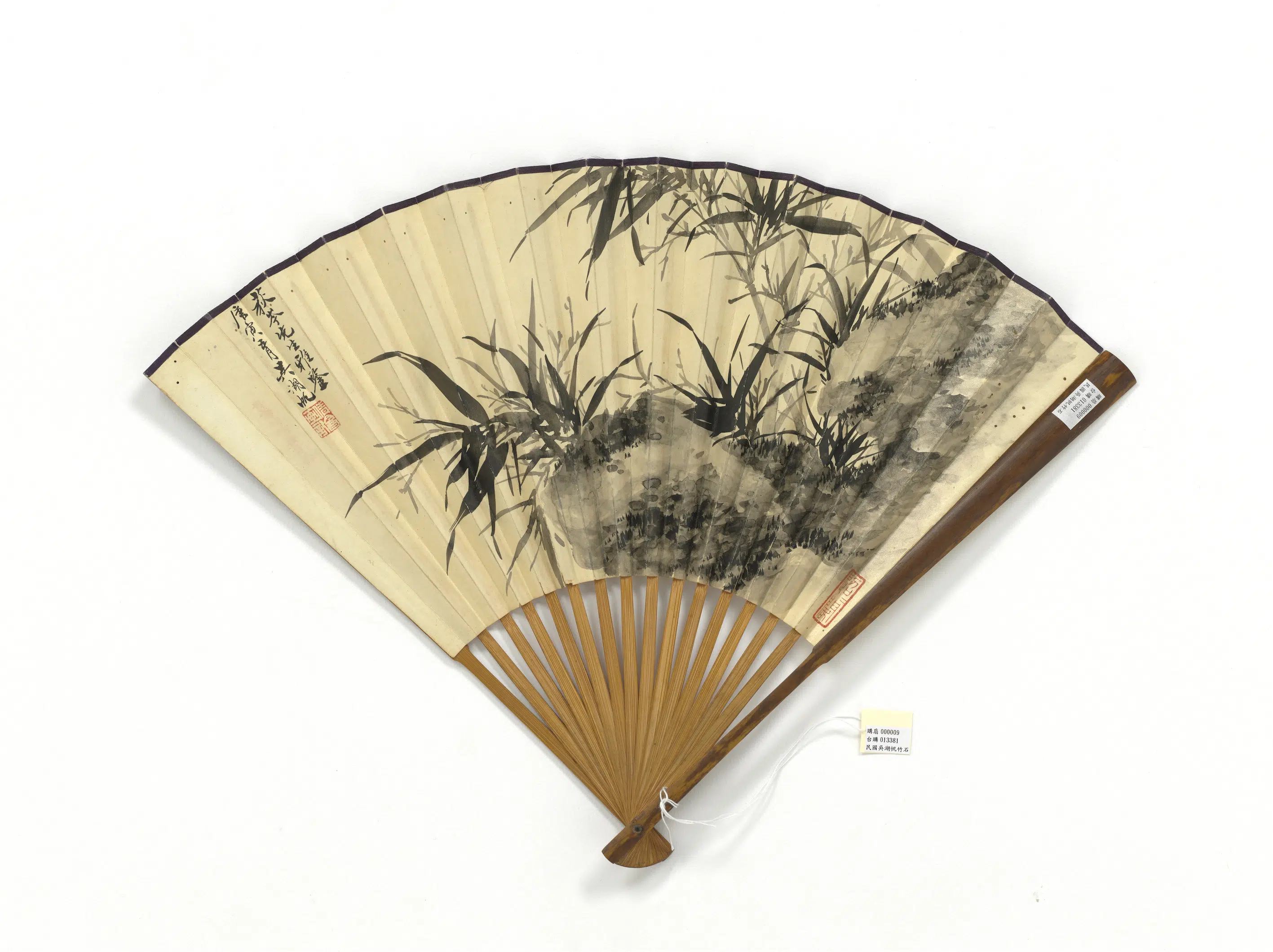 近现代【吴湖帆】《竹石并行书唐寅诗-成扇》 第1张 近现代【吴湖帆】《竹石并行书唐寅诗-成扇》 第1张