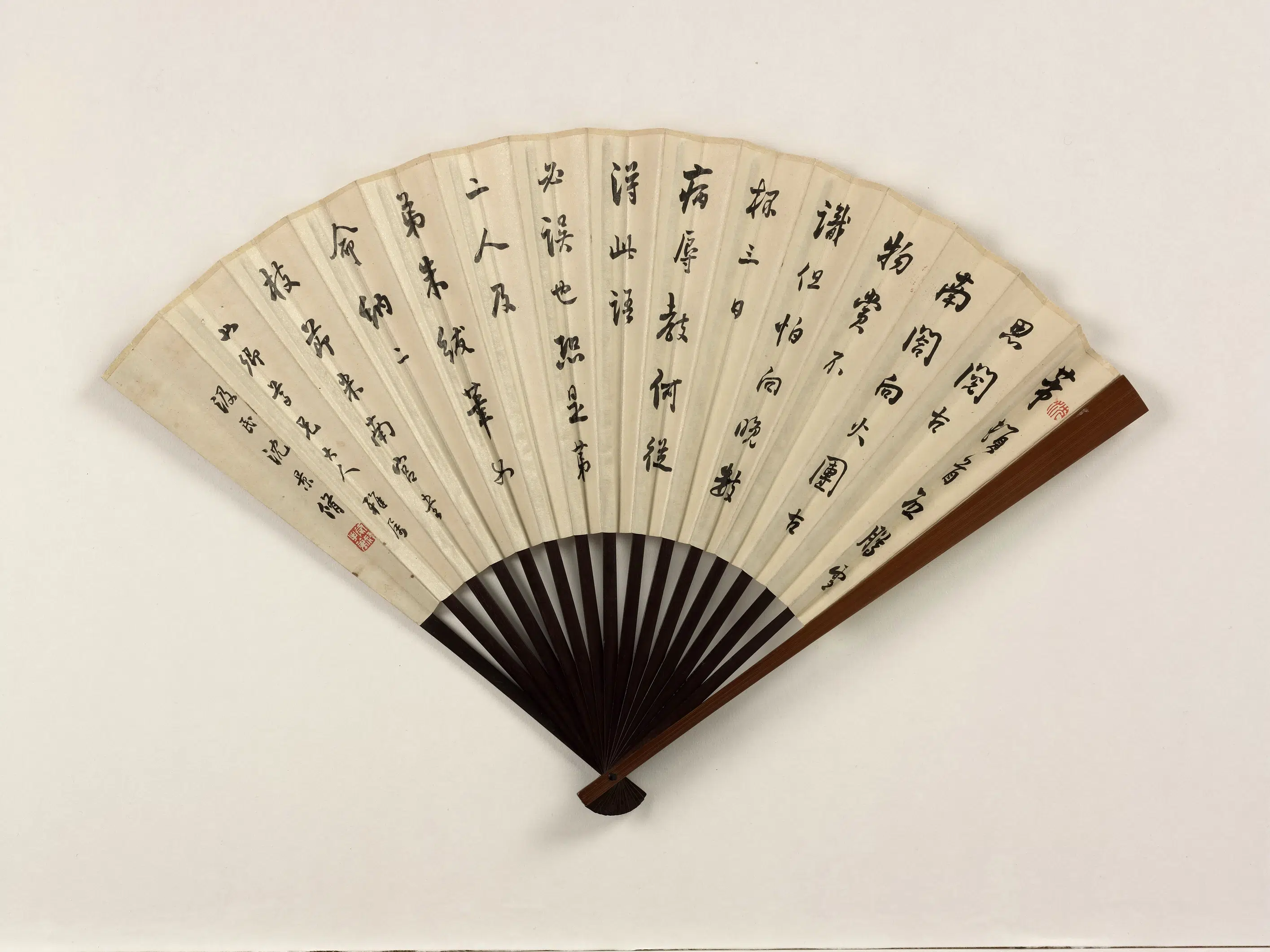 清代【任薰】《渔隐沈景修节临米南宫书-成扇》 第2张 清代【任薰】《渔隐沈景修节临米南宫书-成扇》 第2张