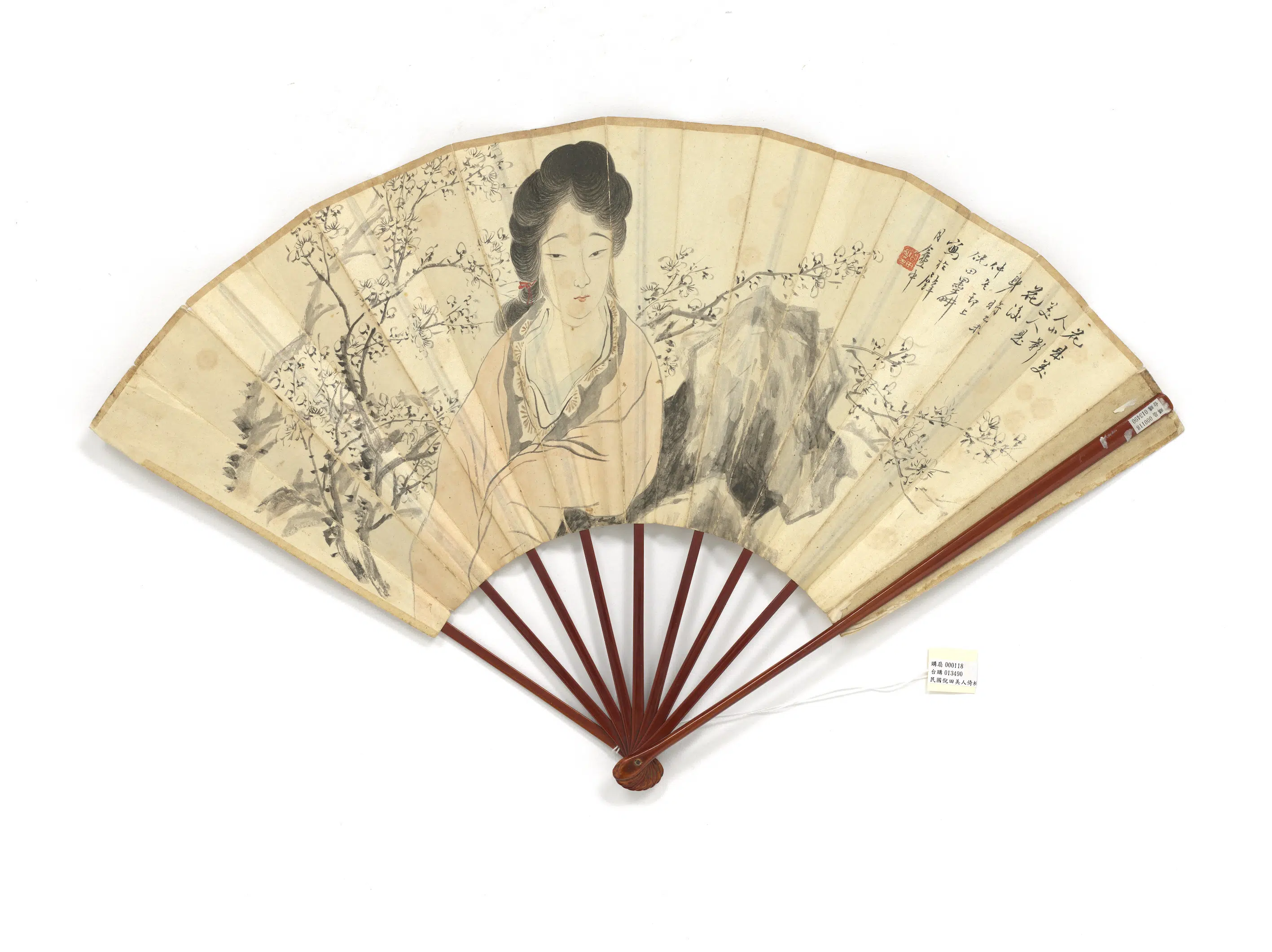 清代【倪田】《美人倚梅陆恢花猫-成扇》