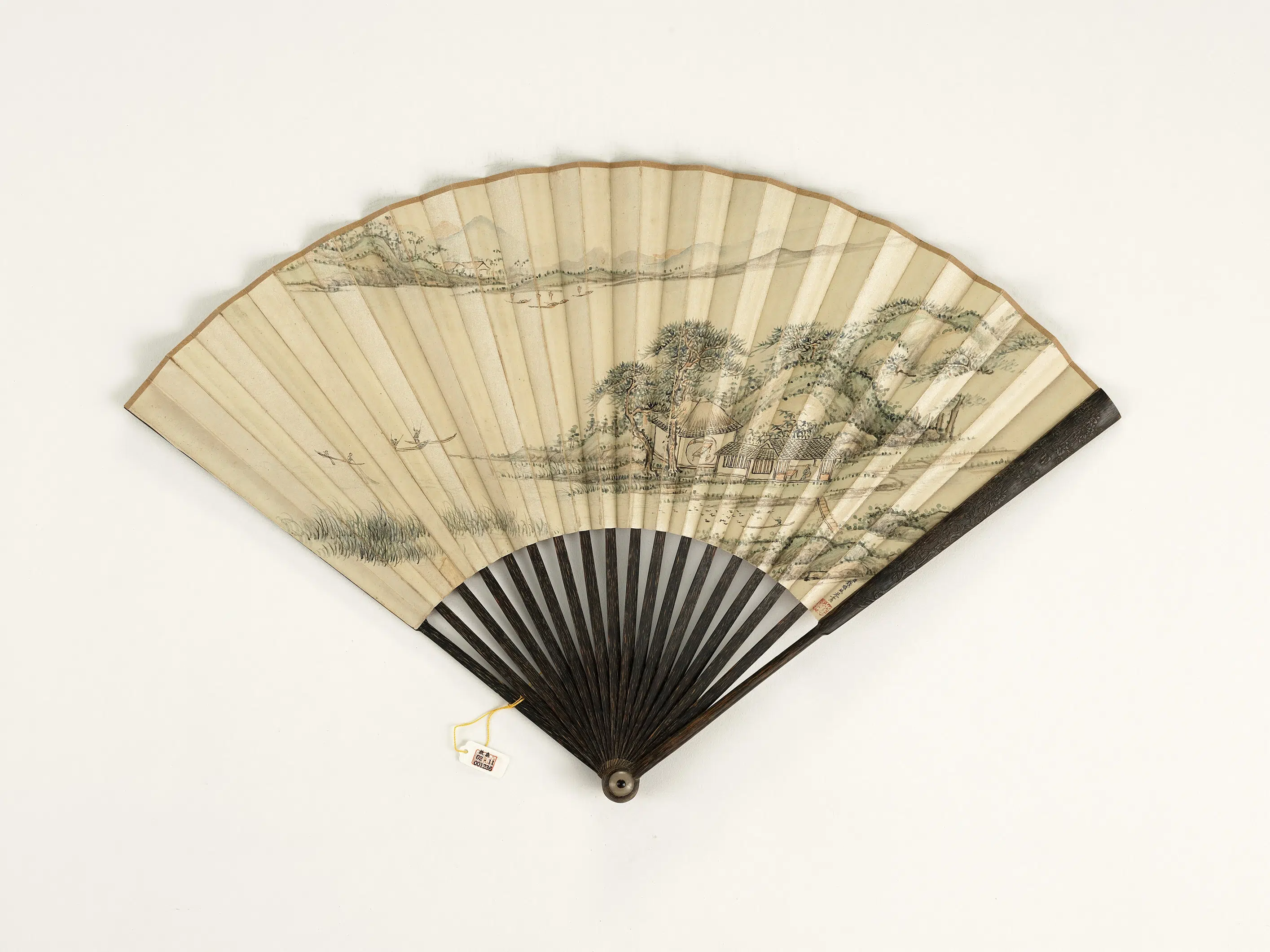 清代【钱汝诚钱维城】《书乾隆御制孔雀开屏钱维城画山水-成扇》