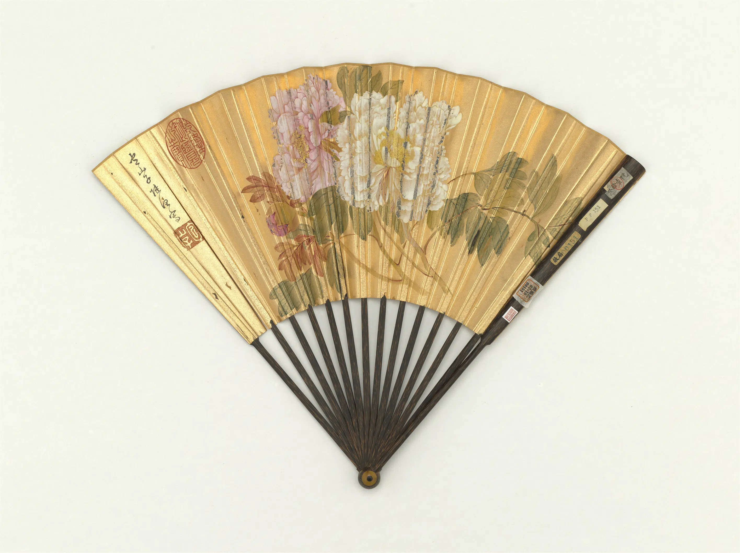 明代【陆治】《画并蒂牡丹-成扇》