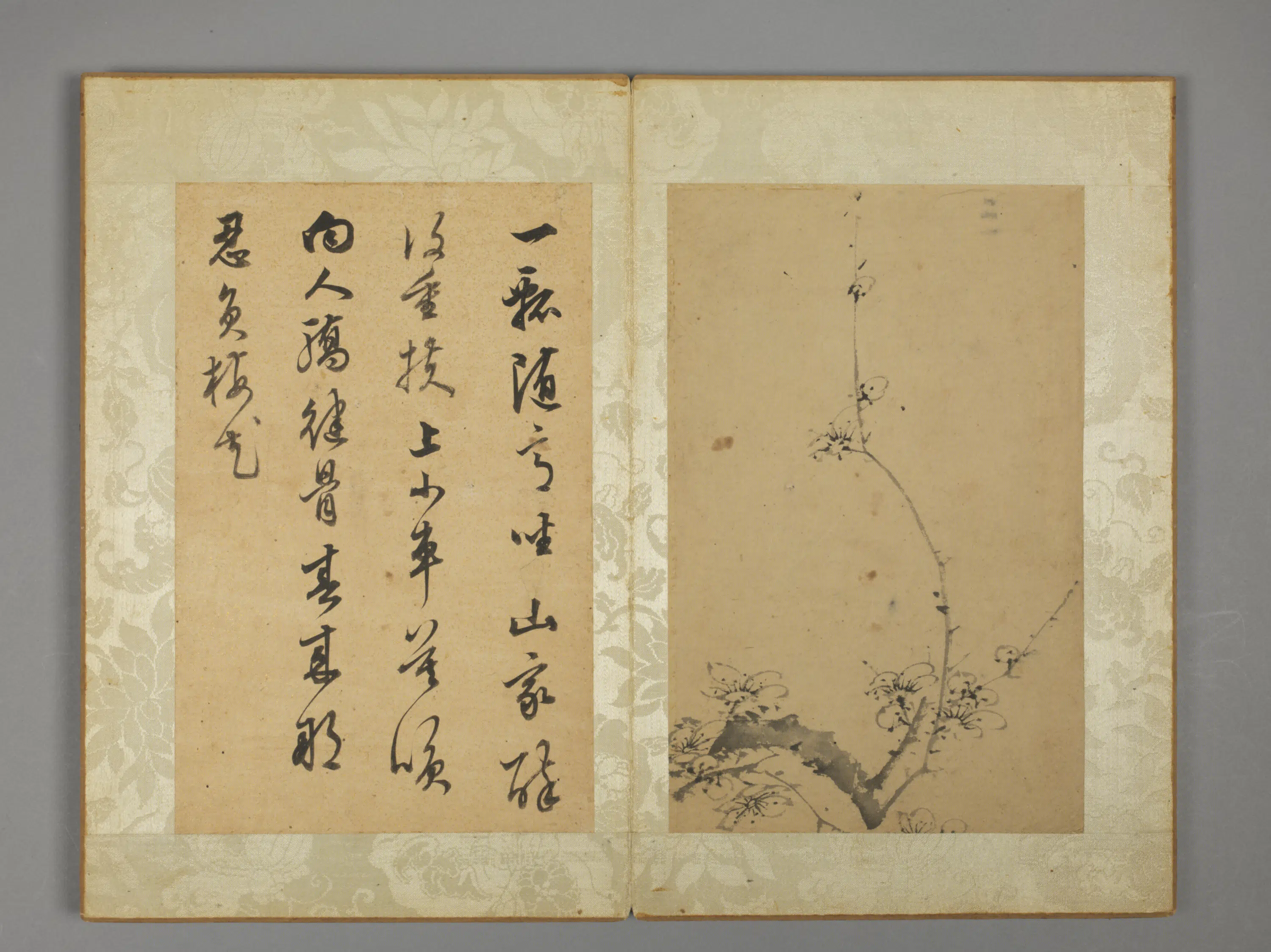 明朝【陈继儒】《梅花对题图册-7开》 第2张 明朝【陈继儒】《梅花对题图册-7开》 第2张